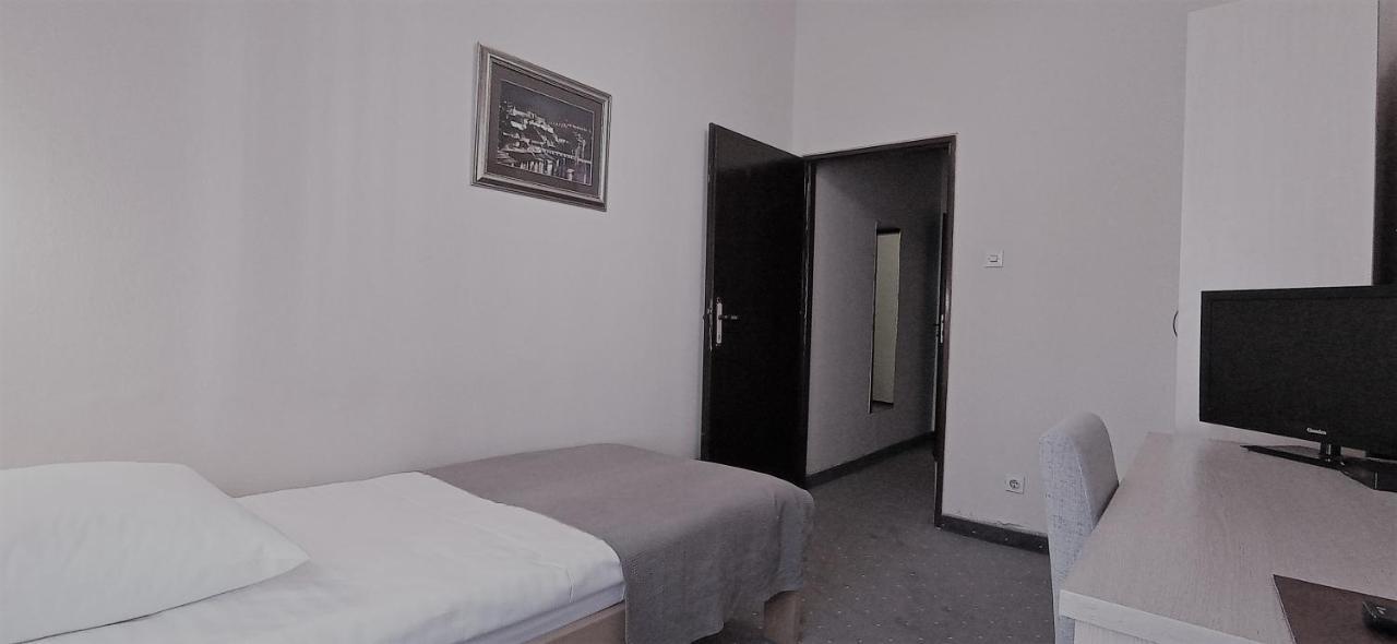 Hotel Vojvodina Нови-Сад Экстерьер фото