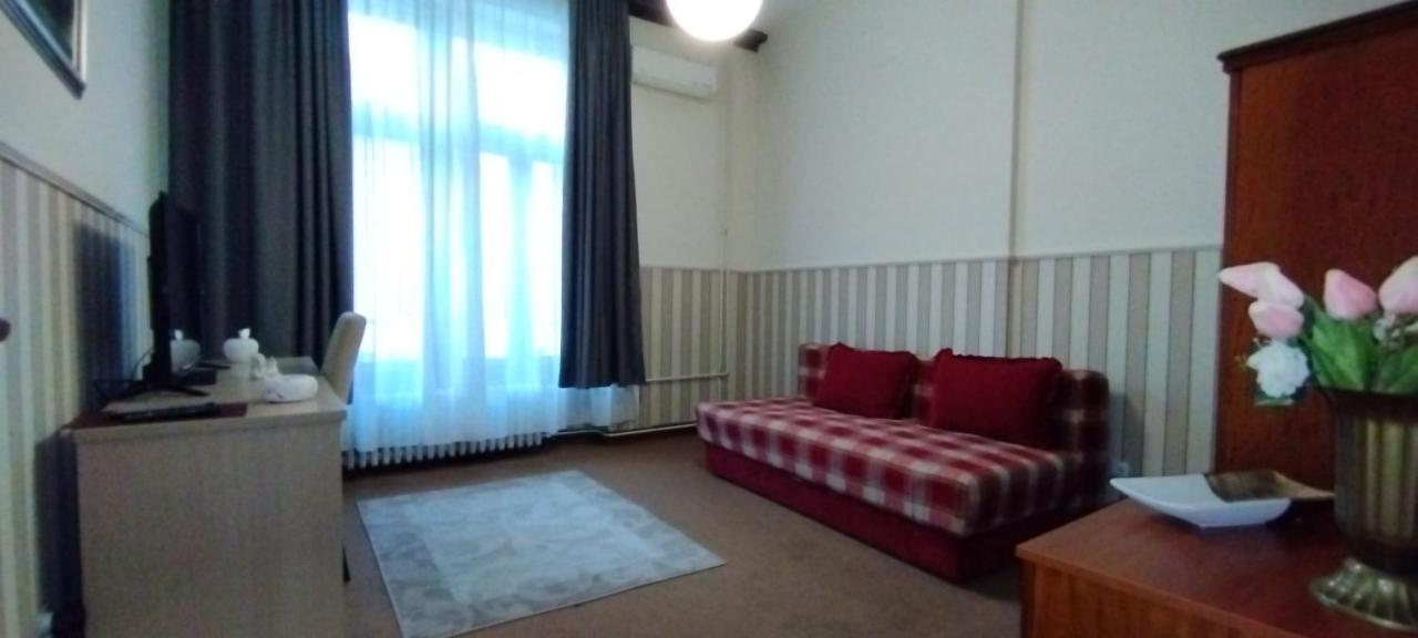 Hotel Vojvodina Нови-Сад Экстерьер фото