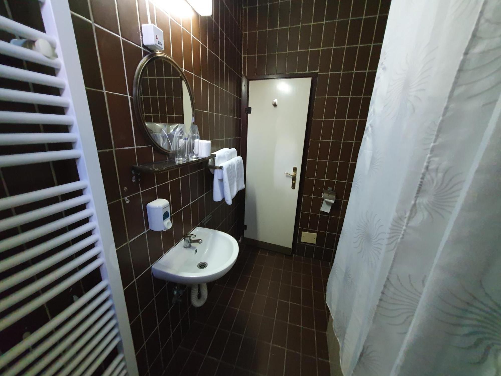 Hotel Vojvodina Нови-Сад Экстерьер фото