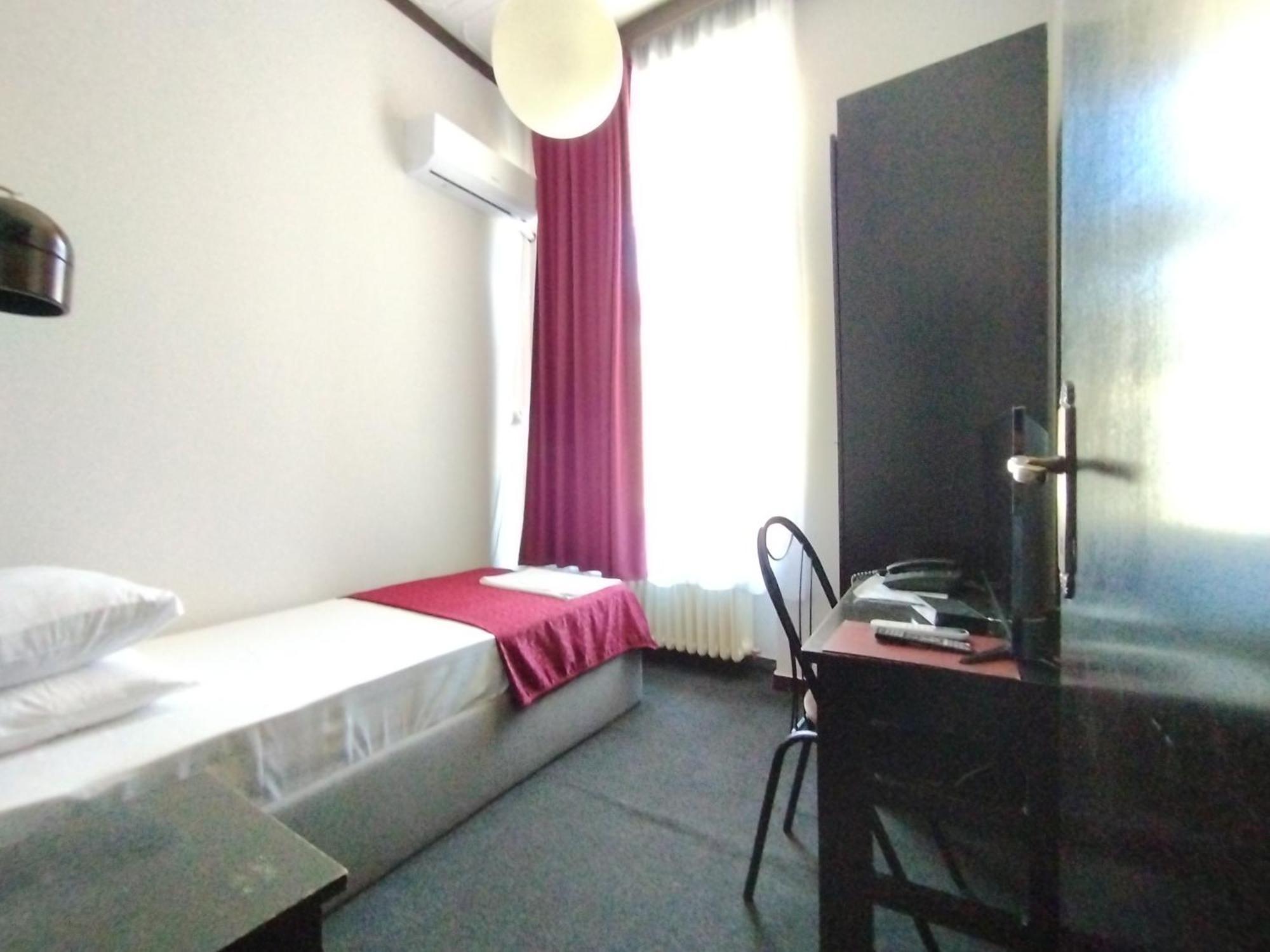 Hotel Vojvodina Нови-Сад Экстерьер фото