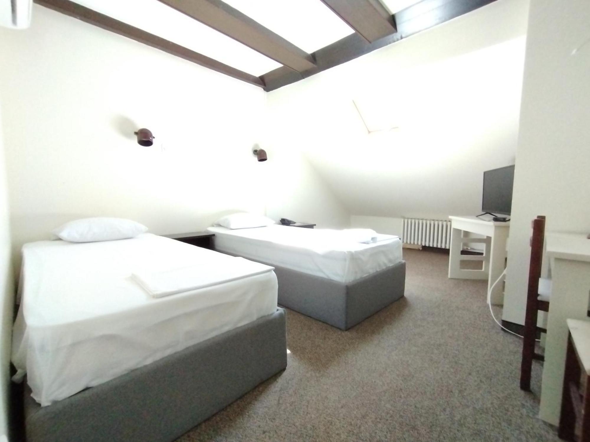 Hotel Vojvodina Нови-Сад Экстерьер фото